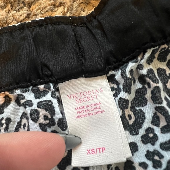 women's victoria secret size XS cheetah leopard print lace trim sleep shorts - Picture 4 of 4